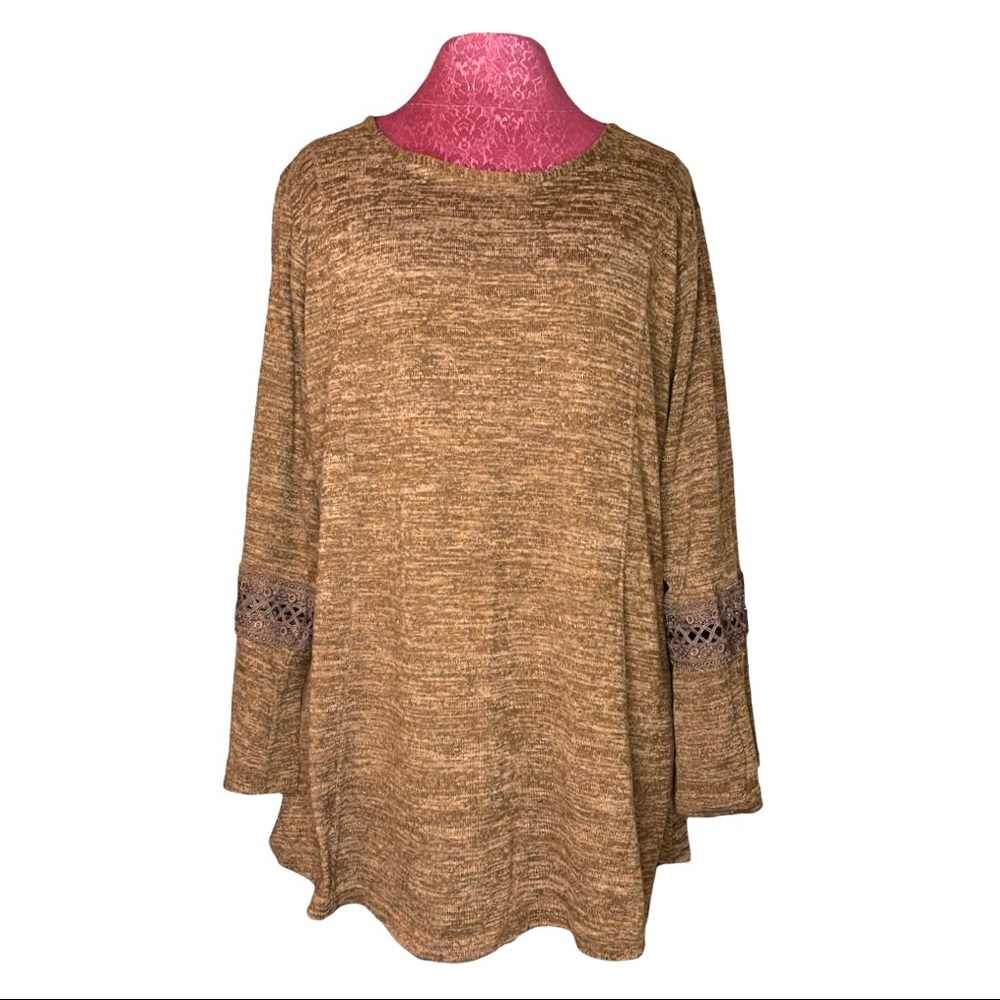 Lildy Button Back Keyhole Tunic Top